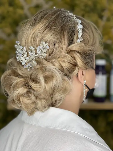 Novias y recogidos — trabajo de Pepa Romero