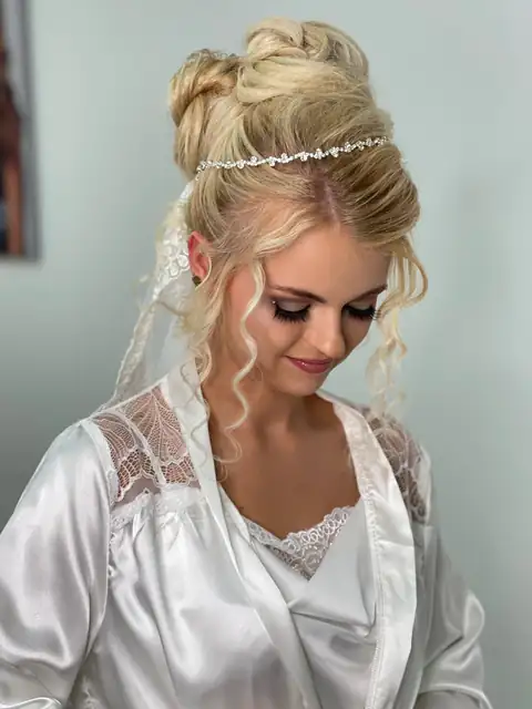Novias y recogidos — trabajo de Pepa Romero